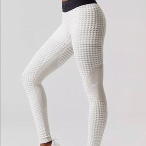 NWT Nike Pro Hyperwarm Leggings